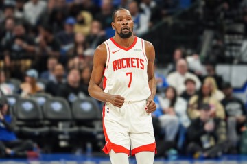 开云体育下载-37岁155天！杜兰特连续三场砍下30+ 火箭队史最老球员